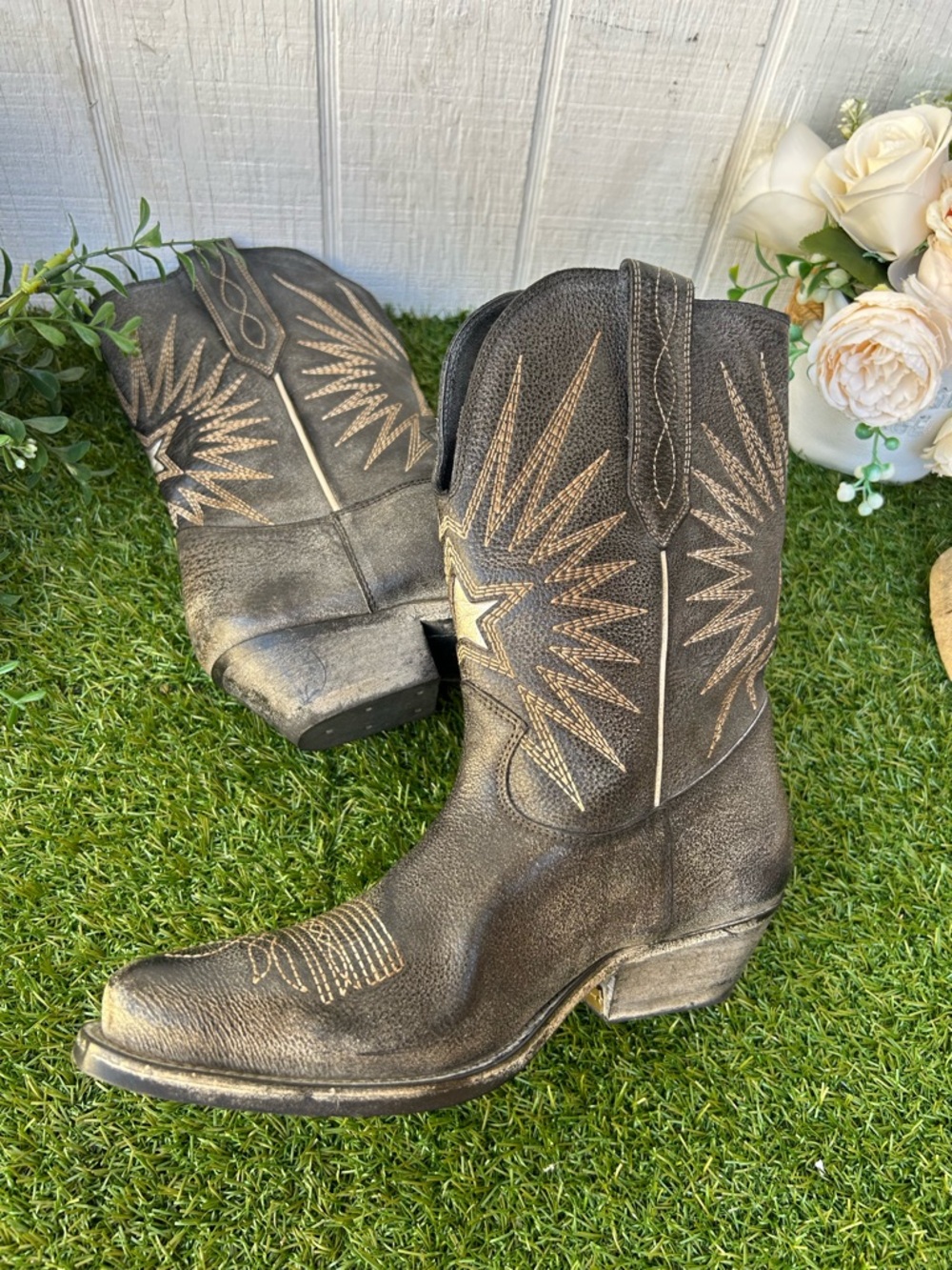 GOLDEN GOOSE
Women low Wish Star boots in black leather with silver star Sz 36 - Picture 10 of 16